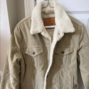Levi’s Sherpa Trucker Jacket small